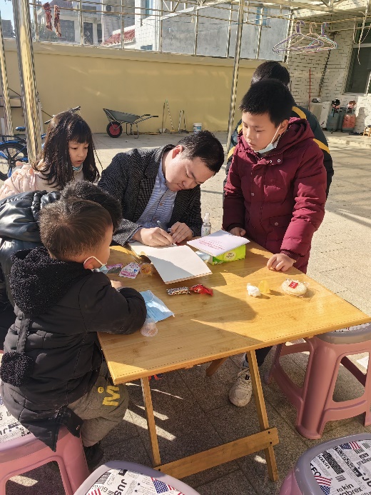 一针一线总关情：湖南工艺美术职业学院学子非遗传承与创新实践记