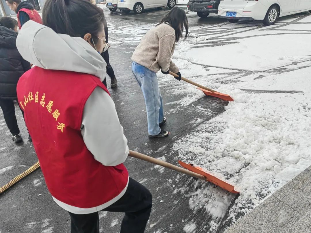 雪战归途：江西交通职业技术学院学子2026年春运除雪保畅一线纪实